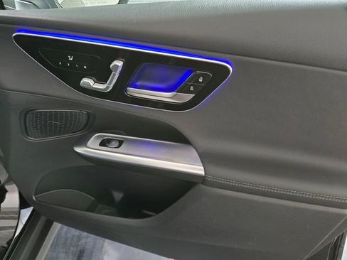 Used 2025 Mercedes-Benz GLC 300 image 24