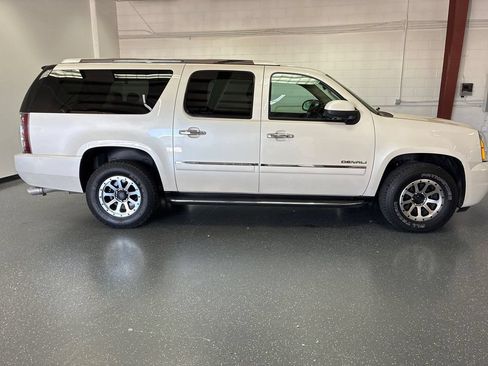 Used 2014 GMC Yukon XL Denali AWD/4WD image 3
