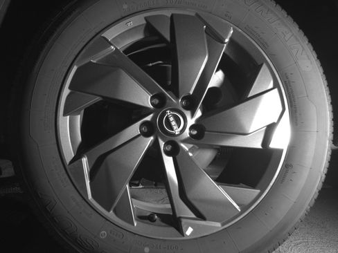 Used 2025 Nissan Rogue SV image 14