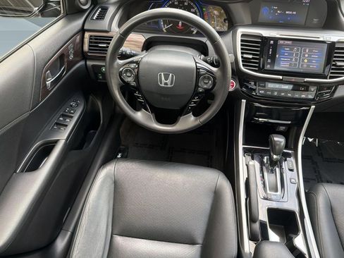 Used 2017 Honda Accord EX-L image 30