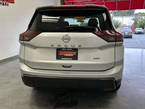 Used 2024 Nissan Rogue S AWD/4WD image 4