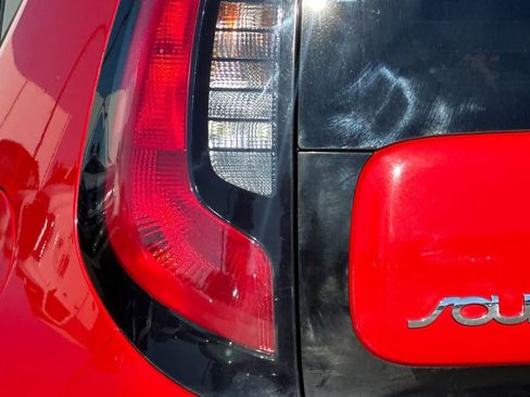 Used 2019 Kia Soul + FWD image 32