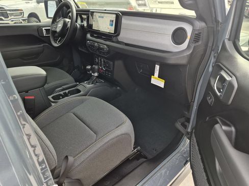 New 2026 Jeep Gladiator Sport AWD/4WD image 8