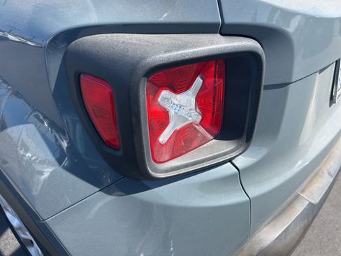 Used 2018 Jeep Renegade Latitude image 17