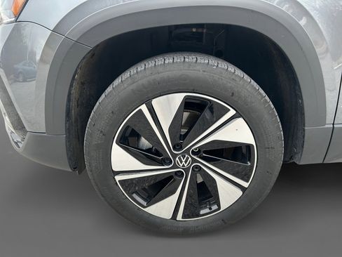 Used 2024 Volkswagen Taos SE image 18