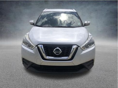 Used 2018 Nissan Kicks SV FWD image 3