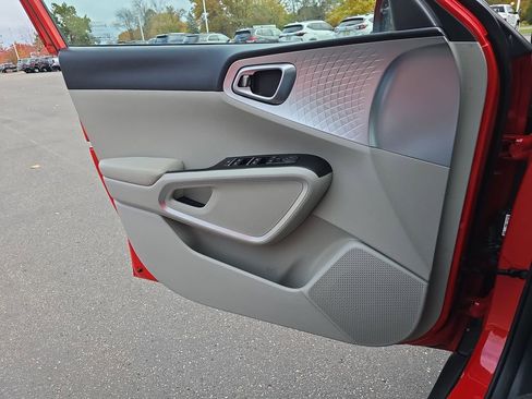 Used 2024 Kia Soul LX w/ Option Group 015 image 28