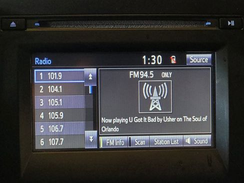 Used 2017 Toyota Camry SE image 25