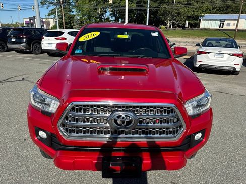 Used 2016 Toyota Tacoma TRD Sport w/ Towing Package AWD/4WD image 10