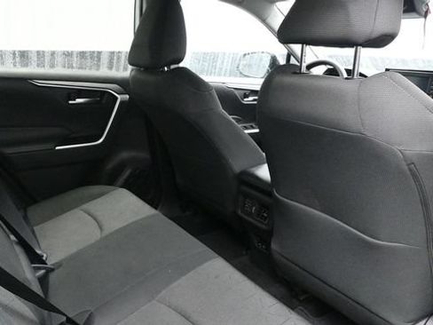 Used 2022 Toyota RAV4 XLE AWD/4WD image 15