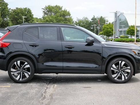 Certified 2024 Volvo XC40 B5 Ultimate w/ Protection Package Premier AWD/4WD image 32