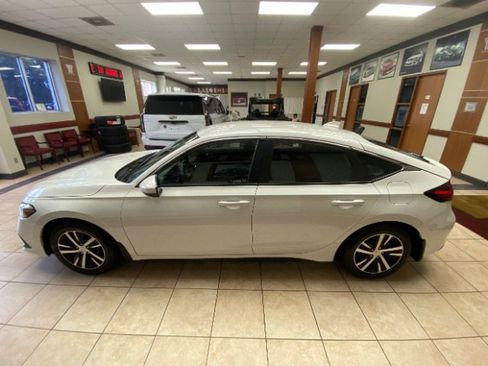 Used 2023 Honda Civic LX image 2