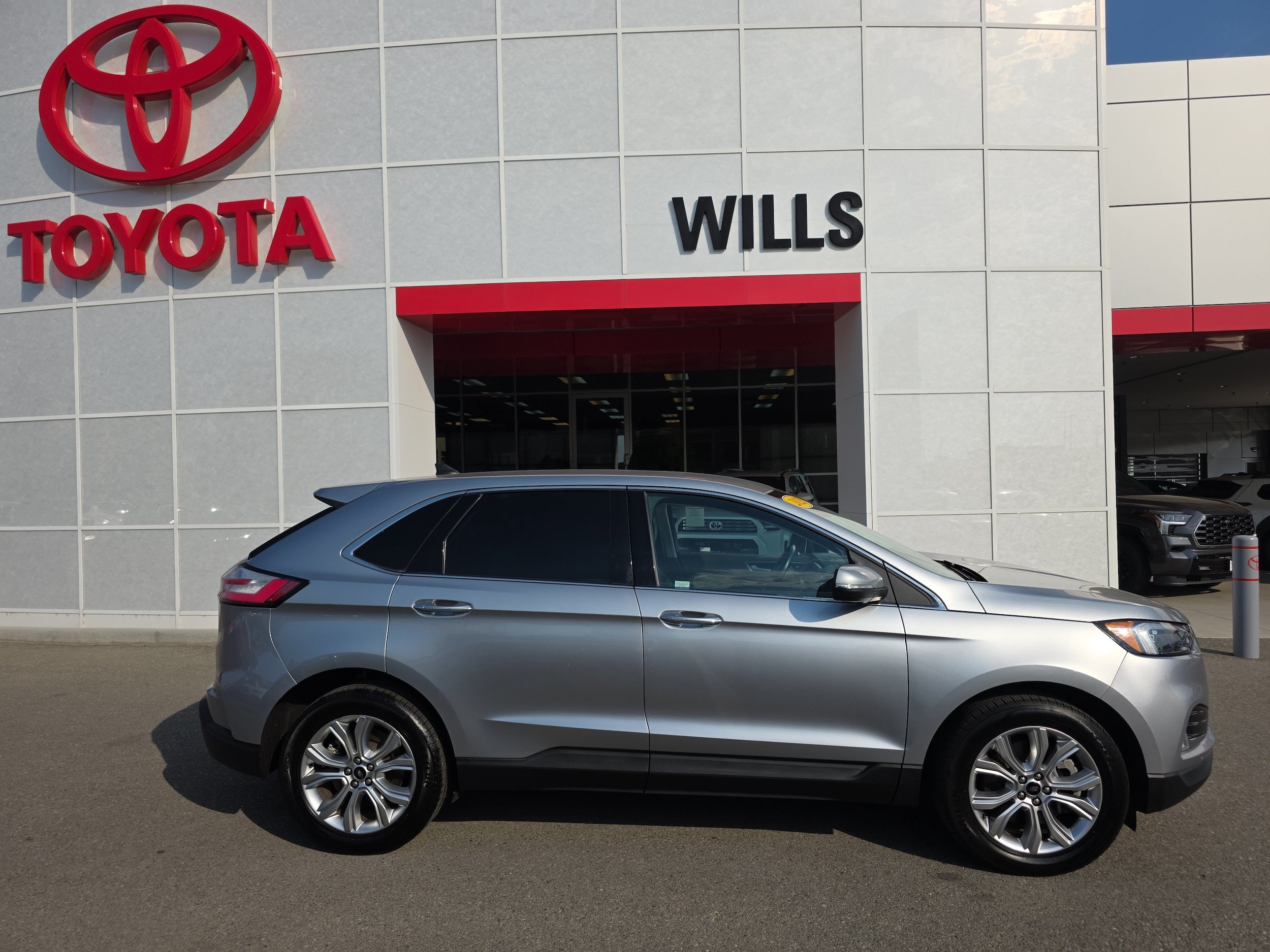 Used 2023 Ford Edge Titanium AWD/4WD image 1
