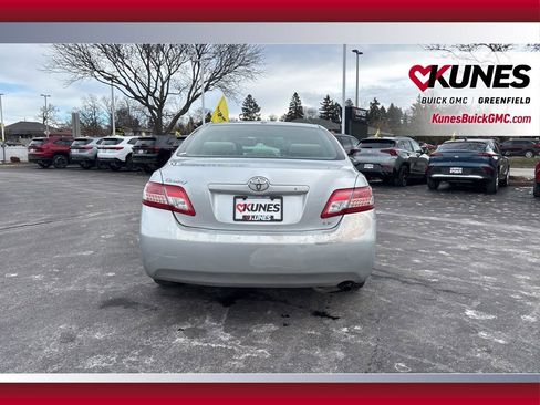 Used 2010 Toyota Camry LE image 6