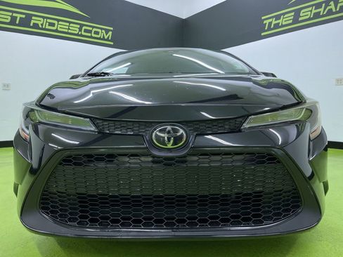 Used 2022 Toyota Corolla LE image 3