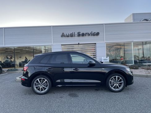 Used 2022 Audi Q5 e Premium Plus w/ Premium Plus Package AWD/4WD image 3