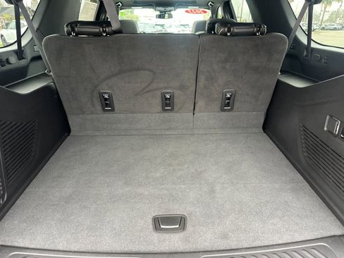 Used 2023 GMC Yukon XL SLT w/ SLT Premium Package image 15