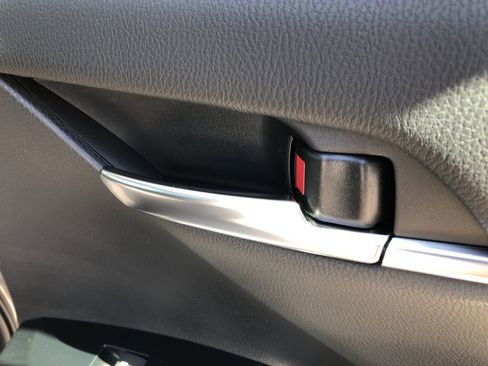 Used 2019 Toyota Camry XSE image 26