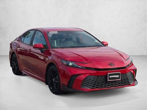 Used 2025 Toyota Camry SE w/ Multimedia Upgrade Package FWD image 3