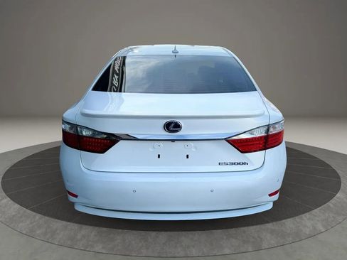 Used 2013 Lexus ES 300h w/ Luxury Pkg FWD image 10