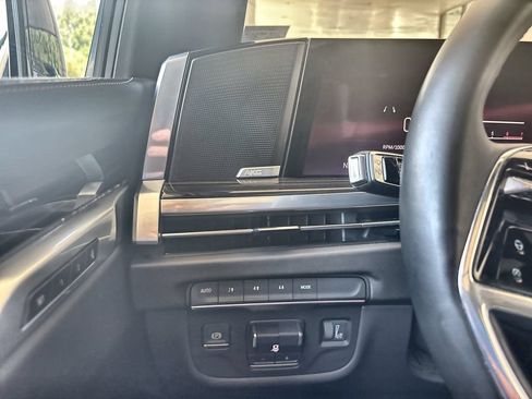 Certified 2025 Cadillac Escalade Premium Luxury AWD/4WD image 18