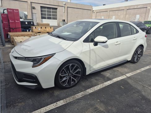 Used 2020 Toyota Corolla SE w/ SE Premium Package image 11