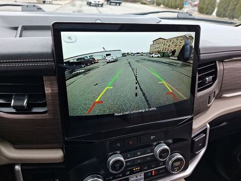 Used 2023 Ford Expedition Limited image 19