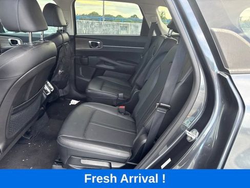 Used 2023 Kia Sorento EX w/ Panoramic Sunroof Package FWD image 3