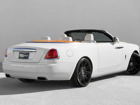 Used 2017 Rolls-Royce Dawn RWD image 3