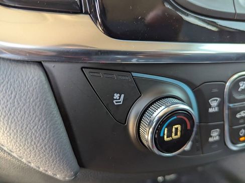 Used 2020 Chevrolet Traverse Premier image 24