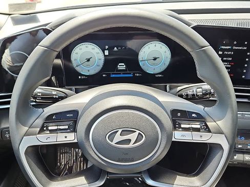 Used 2025 Hyundai Elantra Limited FWD image 19