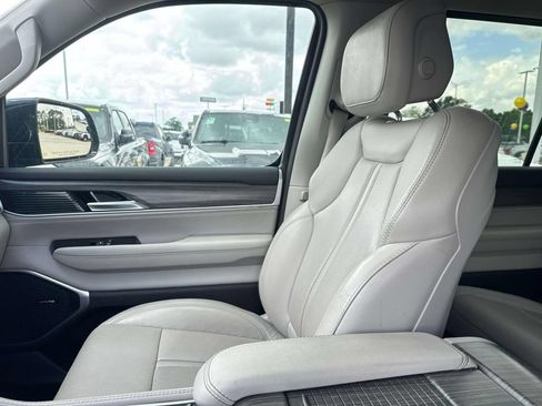 Used 2024 Jeep Wagoneer Series II w/ Flexible Seating Group RWD image 25