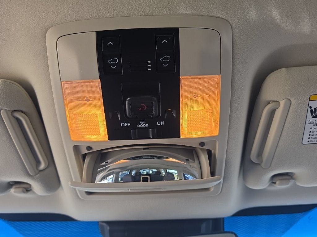 Used 2023 Lexus GX 460 Premium w/ Accessory Package AWD/4WD image 28