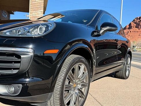 Used 2018 Porsche Cayenne Platinum Edition w/ Premium Package AWD/4WD image 22