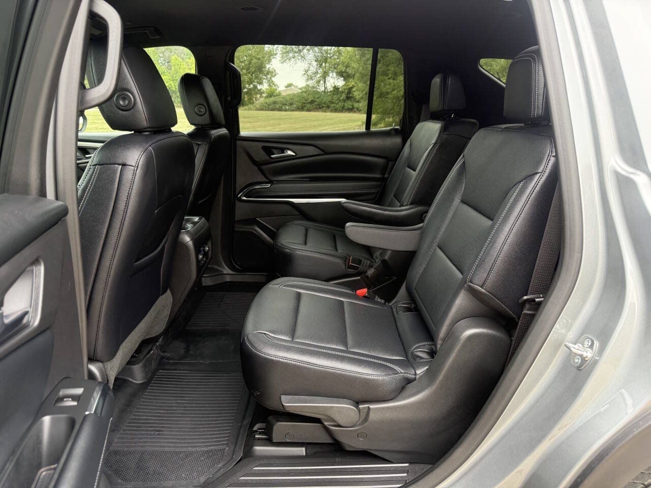 Used 2026 Chevrolet Traverse LT w/ LPO, Floor Liner Package AWD/4WD image 10