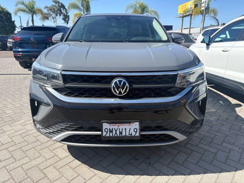 Used 2022 Volkswagen Taos SE w/ Panoramic Sunroof Package AWD/4WD image 9