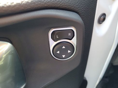 Used 2025 Jeep Gladiator Mojave AWD/4WD image 13