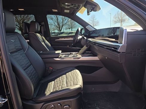 Certified 2026 Cadillac Escalade V w/ LPO, ONYX Package image 29