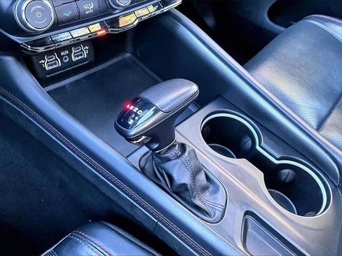 Used 2024 Dodge Durango GT image 32