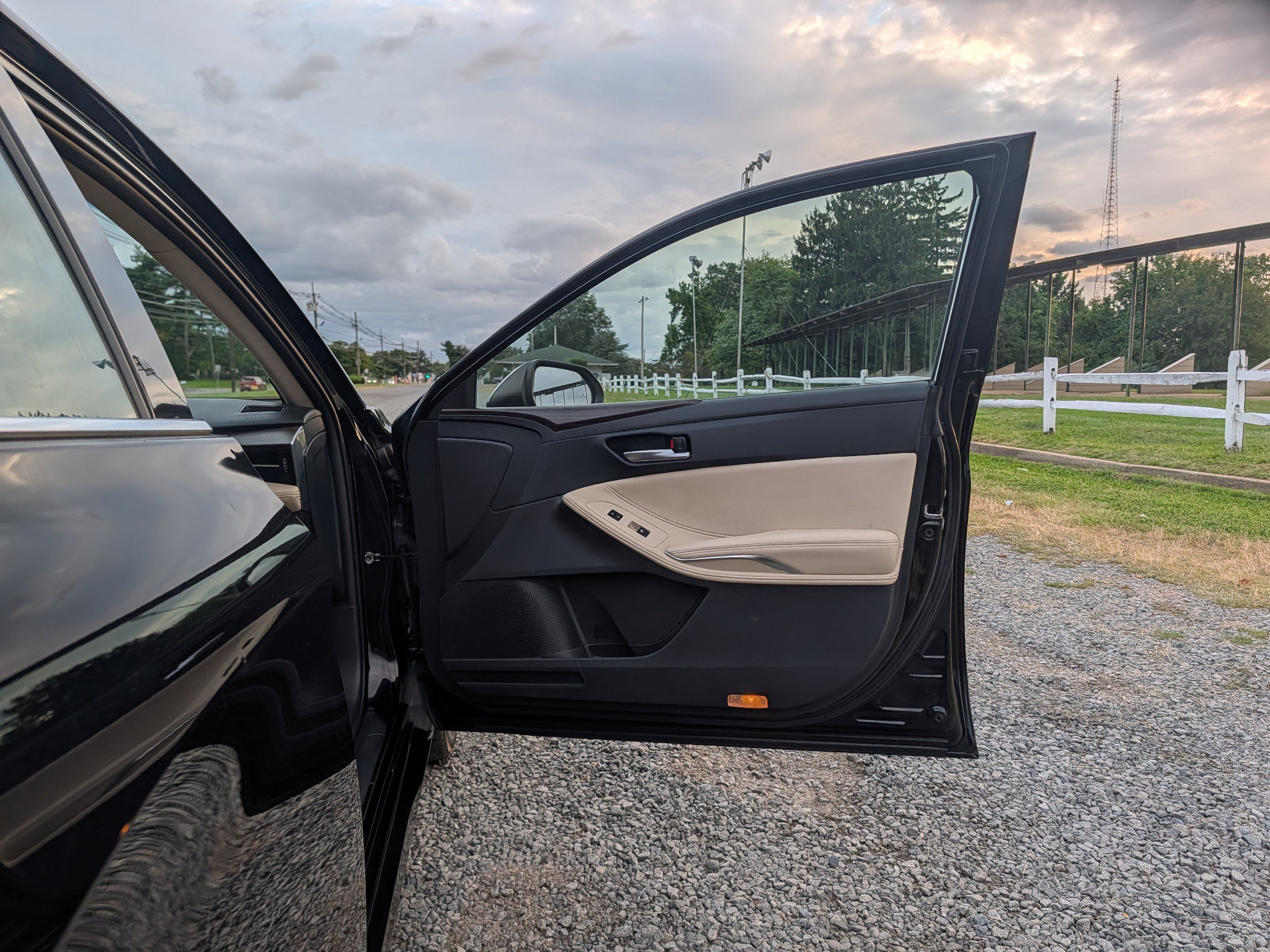 Used 2019 Toyota Avalon XLE w/ Moonroof Package FWD image 13
