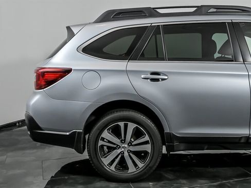Used 2018 Subaru Outback 2.5i Limited AWD/4WD image 11