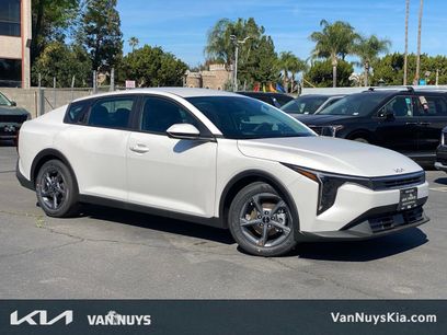 New 2025 Kia K4 LXS
