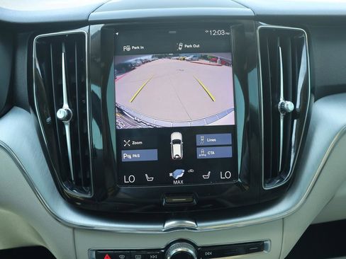 Used 2018 Volvo XC60 T6 Momentum w/ Convenience Package image 29