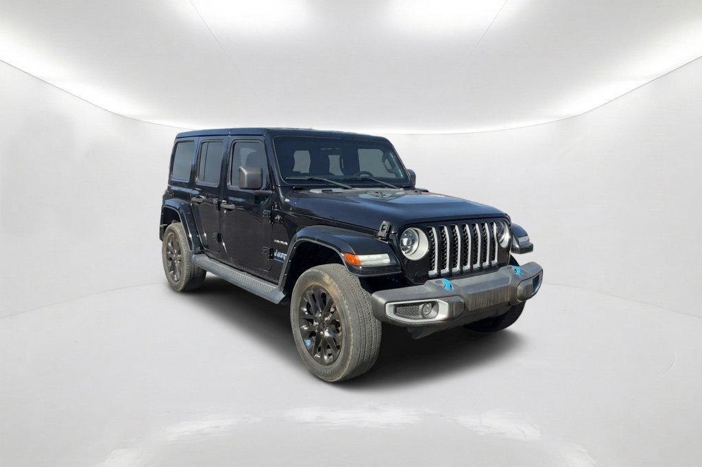 Used 2023 Jeep Wrangler Unlimited Sahara w/ Cold Weather Group AWD/4WD image 3