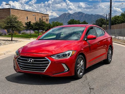Used 2017 Hyundai Elantra SE FWD image 1