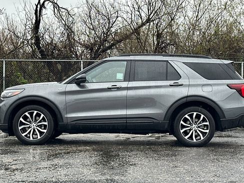 New 2026 Ford Explorer ST-Line w/ Premium Package RWD image 6