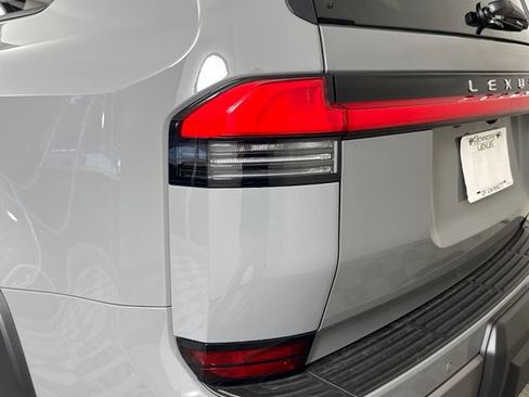 Used 2026 Lexus GX 550 AWD/4WD image 9