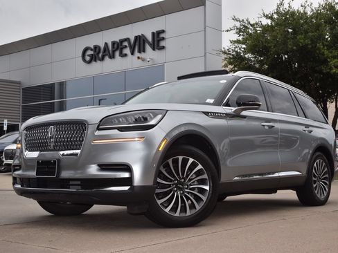 Used 2023 Lincoln Aviator Reserve w/ Equipment Group 201A AWD/4WD image 2