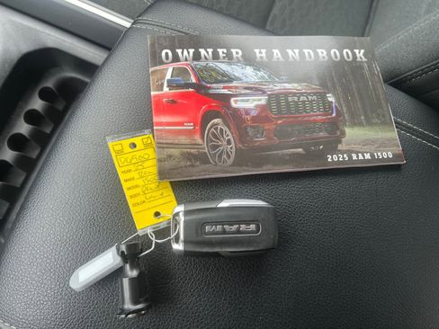 Used 2025 RAM 1500 Big Horn AWD/4WD image 9