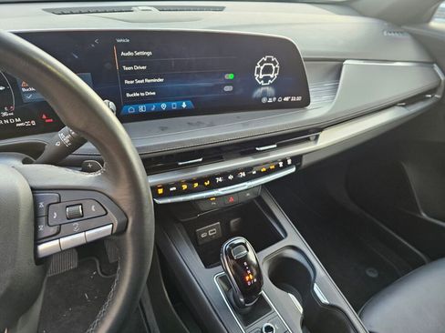 Used 2025 Cadillac XT4 Premium Luxury image 29